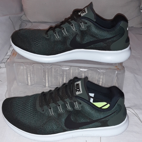 nike roshe green and black